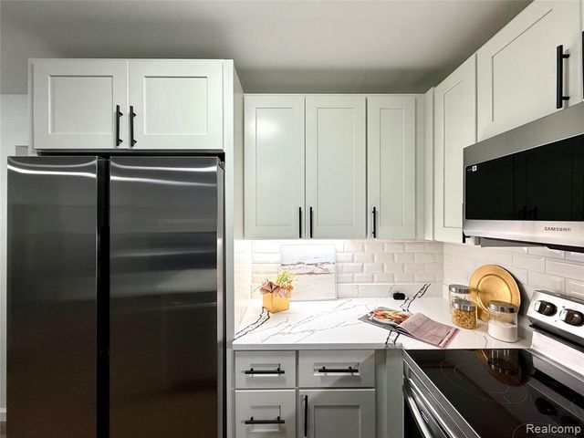 2376 Hempstead Road, Auburn Hills, MI 48326