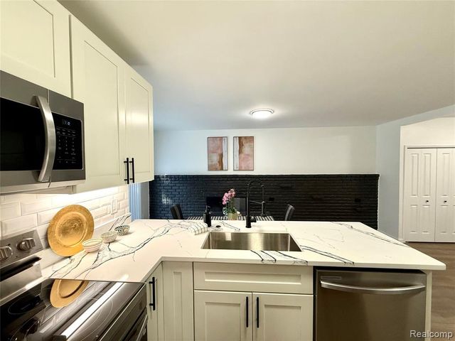 2376 Hempstead Road, Auburn Hills, MI 48326