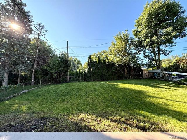 2376 Hempstead Road, Auburn Hills, MI 48326