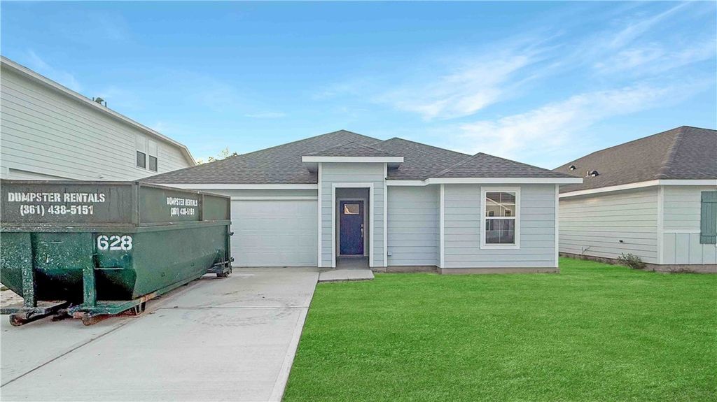 114 Key Largo Dr, Rockport, TX 78382