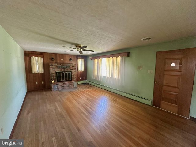 45 WILMAR AVE, Hanover, PA 17331