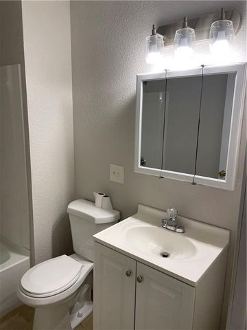 409 E Burns Street, Gallatin, MO 64640