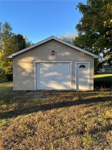 409 E Burns Street, Gallatin, MO 64640