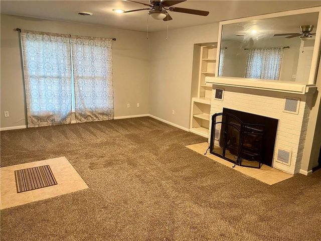 409 E Burns Street, Gallatin, MO 64640