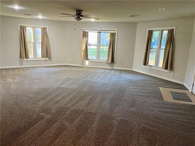 409 E Burns Street, Gallatin, MO 64640