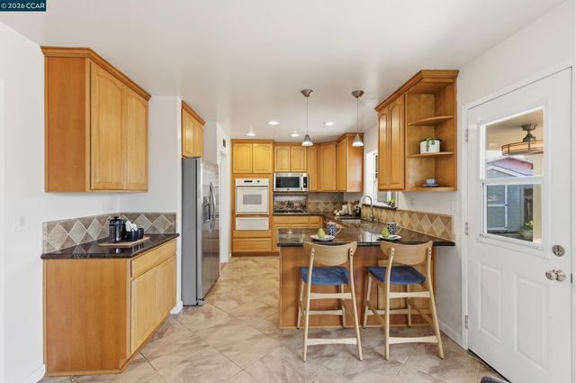 31565 Medinah St, Hayward, CA 94544