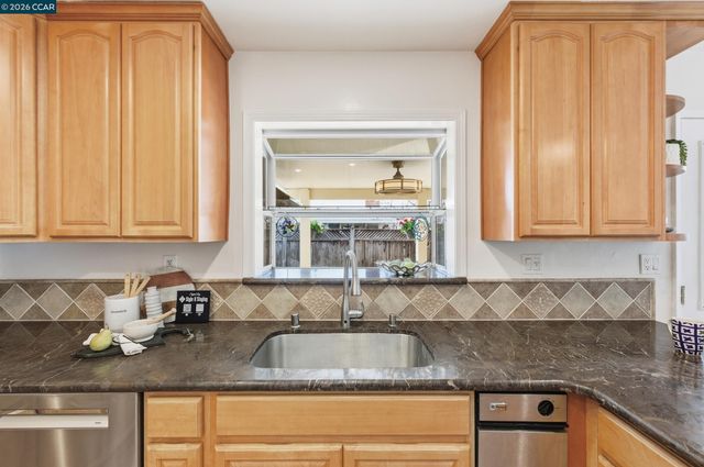 31565 Medinah St, Hayward, CA 94544