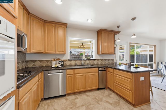 31565 Medinah St, Hayward, CA 94544