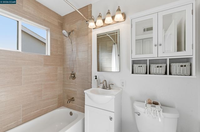 31565 Medinah St, Hayward, CA 94544