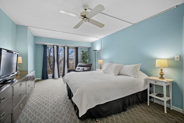 1671 Mission Hills Road 206, Northbrook, IL 60062