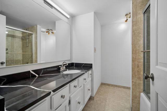 1671 Mission Hills Road 206, Northbrook, IL 60062