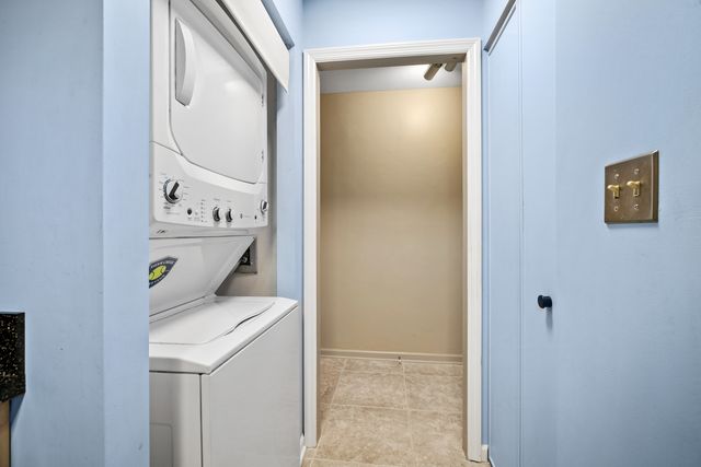 1671 Mission Hills Road 206, Northbrook, IL 60062