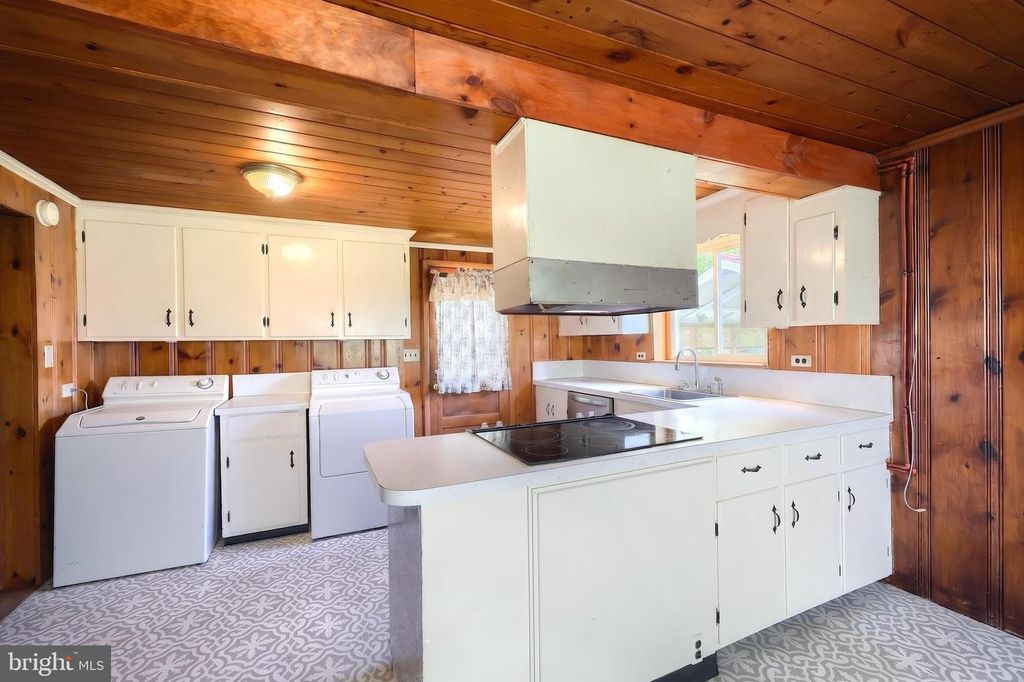 Image 14 of property listing at 4715 RUGGLES RD, Taneytown, MD 21787