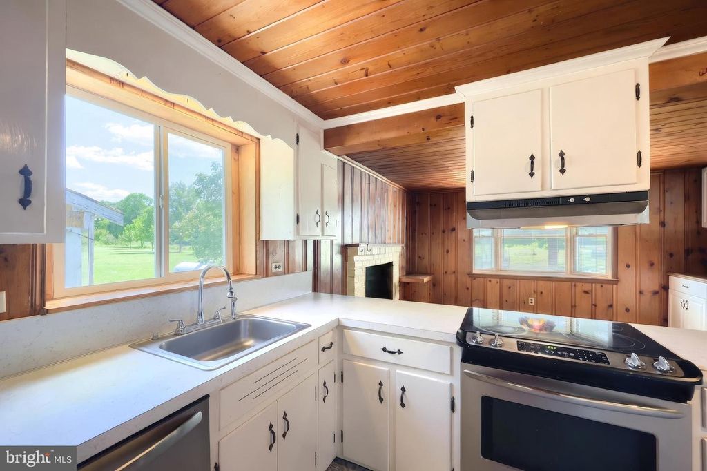 Image 15 of property listing at 4715 RUGGLES RD, Taneytown, MD 21787