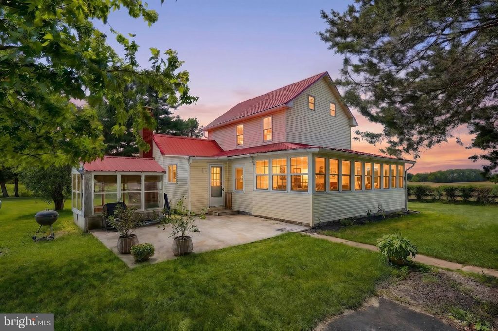 Image 3 of property listing at 4715 RUGGLES RD, Taneytown, MD 21787