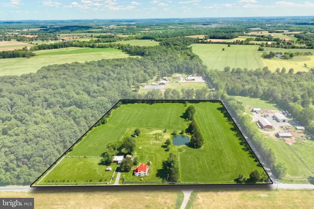 Image 31 of property listing at 4715 RUGGLES RD, Taneytown, MD 21787