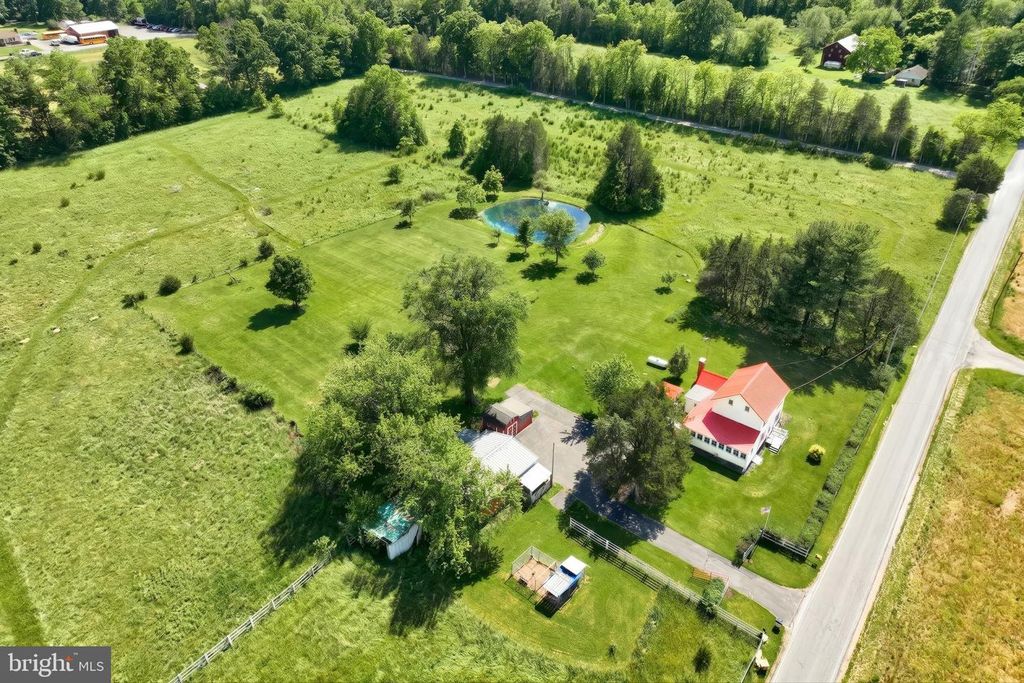 Image 33 of property listing at 4715 RUGGLES RD, Taneytown, MD 21787