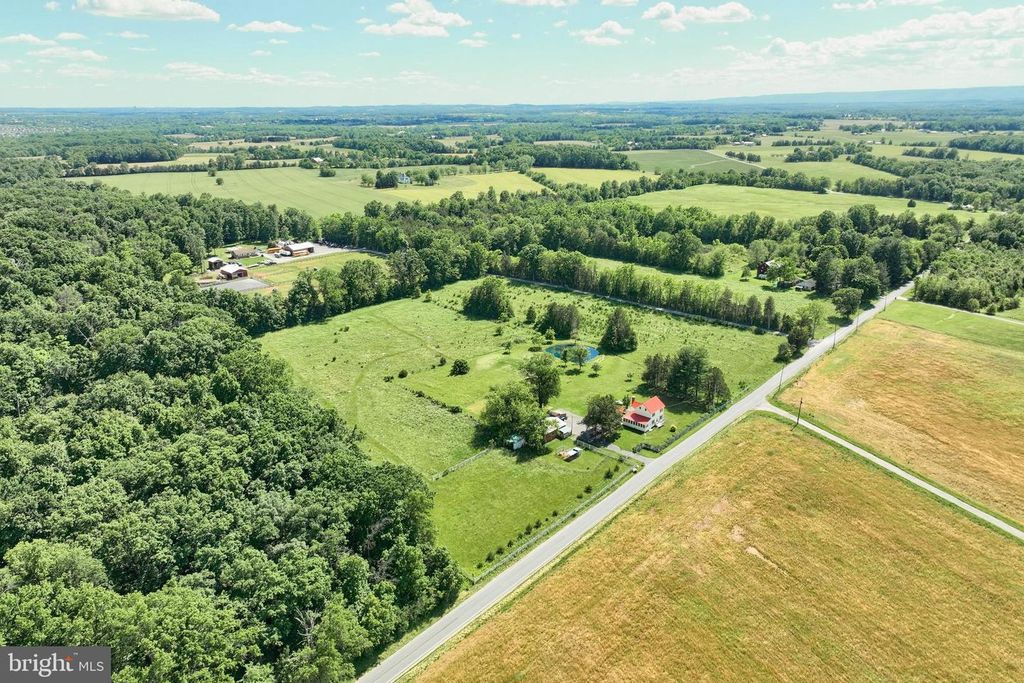 Image 36 of property listing at 4715 RUGGLES RD, Taneytown, MD 21787