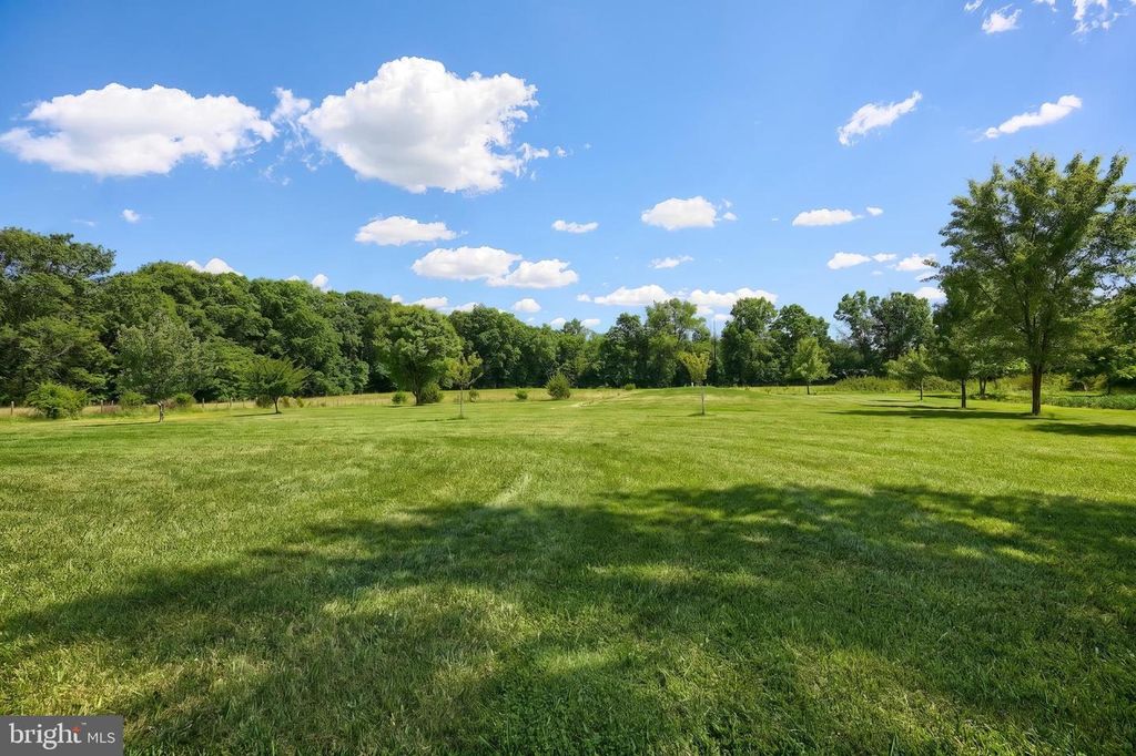 Image 43 of property listing at 4715 RUGGLES RD, Taneytown, MD 21787
