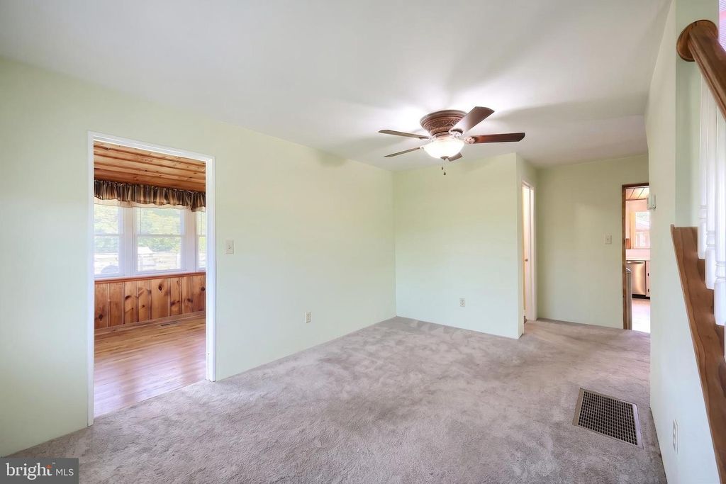 Image 5 of property listing at 4715 RUGGLES RD, Taneytown, MD 21787