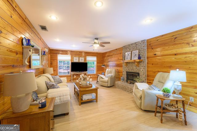 159 Hutchinson Lake Road, Senoia, GA 30276