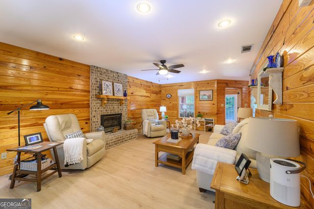 159 Hutchinson Lake Road, Senoia, GA 30276