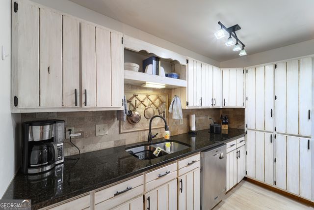 159 Hutchinson Lake Road, Senoia, GA 30276
