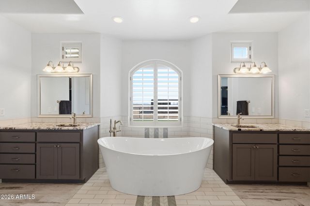 1793 N BIANCO Road, Casa Grande, AZ 85193