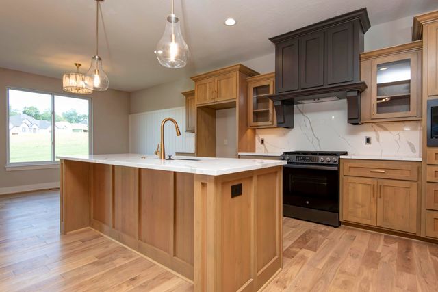 6059 S Clay Avenue, Springfield, MO 65810