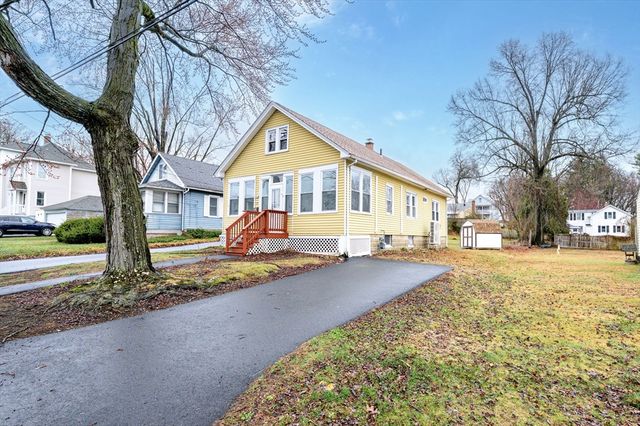 17 Oak St, West Springfield, MA 01089