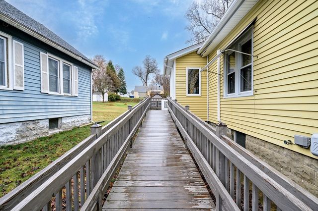 17 Oak St, West Springfield, MA 01089