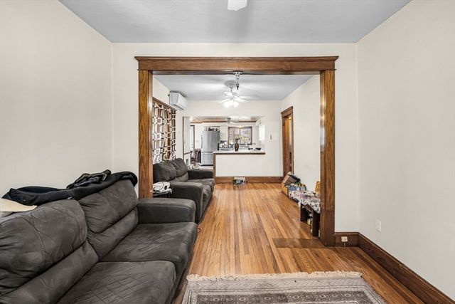 17 Oak St, West Springfield, MA 01089