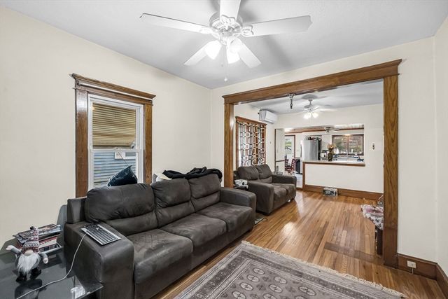 17 Oak St, West Springfield, MA 01089
