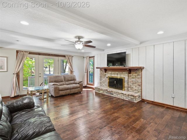 1304 Kings Carriage Road, Grand Blanc, MI 48439