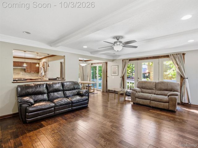 1304 Kings Carriage Road, Grand Blanc, MI 48439