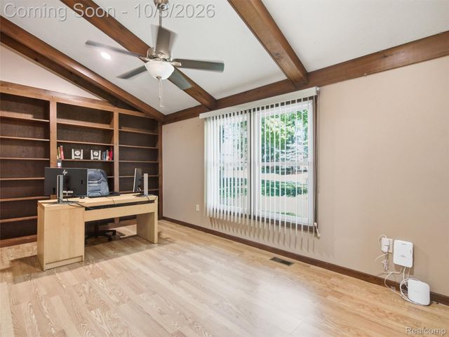 1304 Kings Carriage Road, Grand Blanc, MI 48439