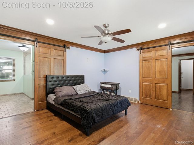 1304 Kings Carriage Road, Grand Blanc, MI 48439