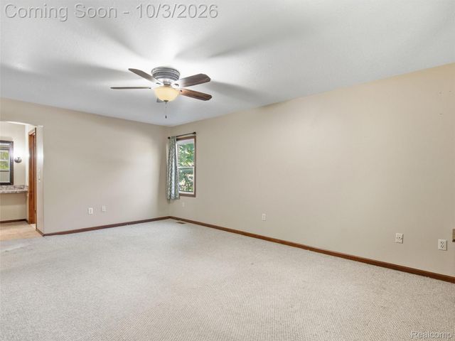 1304 Kings Carriage Road, Grand Blanc, MI 48439