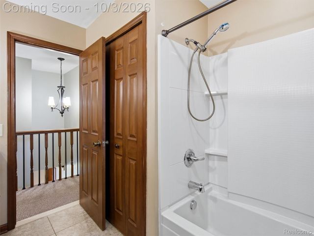 1304 Kings Carriage Road, Grand Blanc, MI 48439
