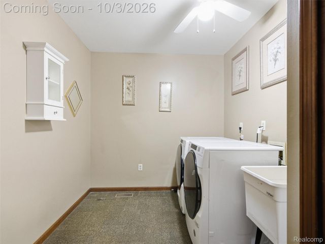 1304 Kings Carriage Road, Grand Blanc, MI 48439