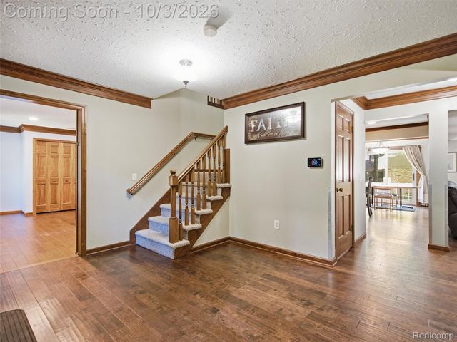 1304 Kings Carriage Road, Grand Blanc, MI 48439
