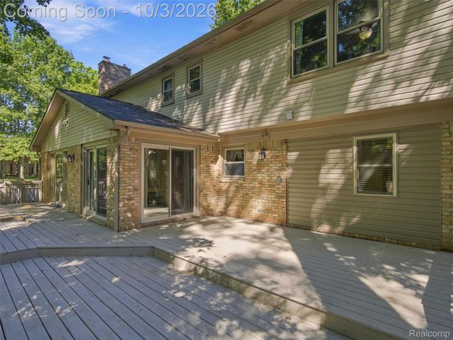 1304 Kings Carriage Road, Grand Blanc, MI 48439