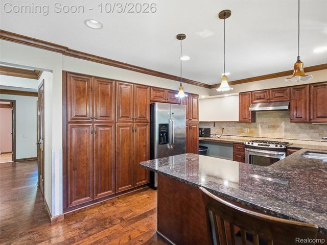 1304 Kings Carriage Road, Grand Blanc, MI 48439