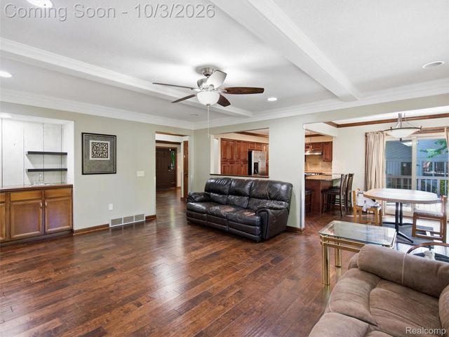 1304 Kings Carriage Road, Grand Blanc, MI 48439