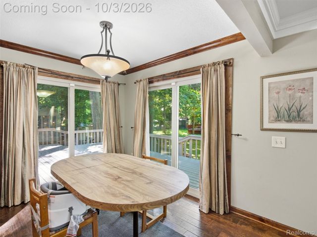 1304 Kings Carriage Road, Grand Blanc, MI 48439