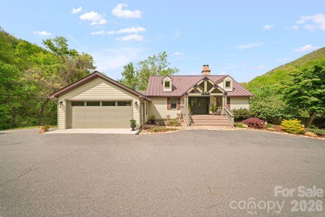 25 View Ridge Parkway, Leicester, NC 28748