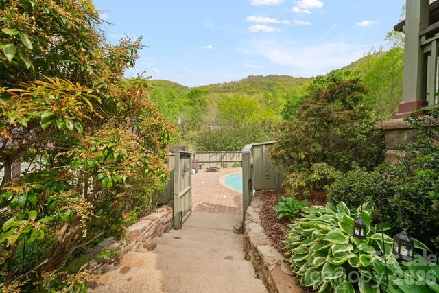 25 View Ridge Parkway, Leicester, NC 28748