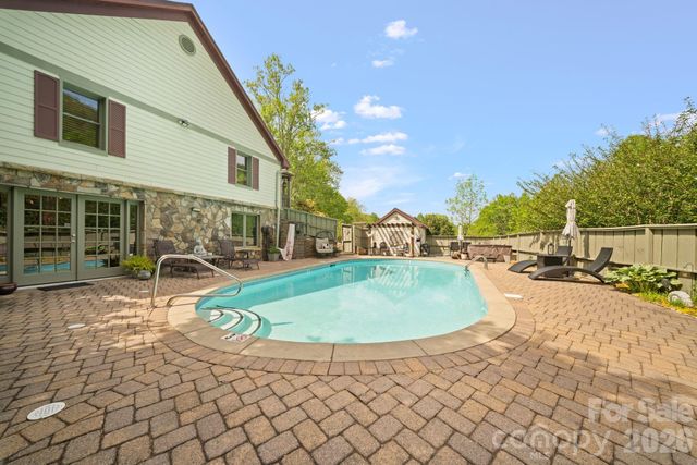 25 View Ridge Parkway, Leicester, NC 28748