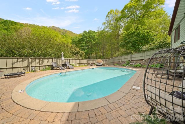 25 View Ridge Parkway, Leicester, NC 28748