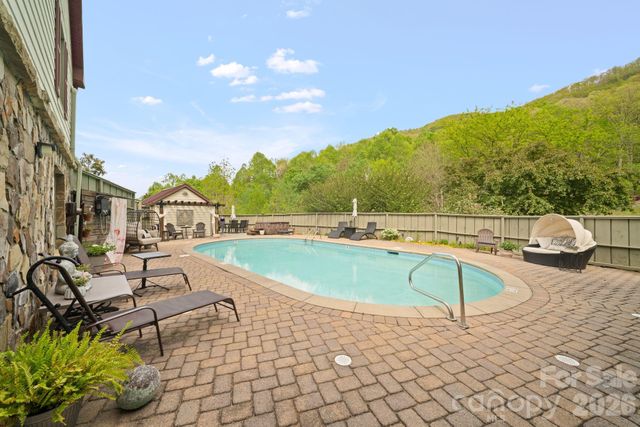 25 View Ridge Parkway, Leicester, NC 28748